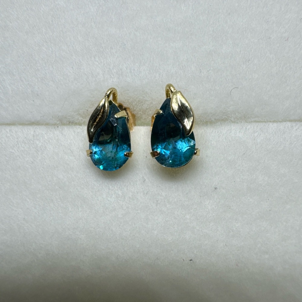 14K Solid Yellow Gold Pear Blue London Topaz Leaf Petal Solitaire Stud Earrings